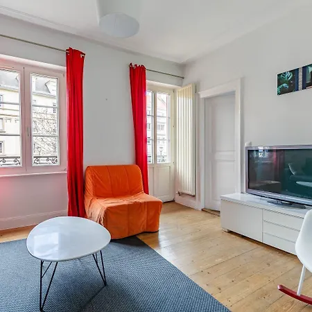 2 Avec Garage A Apartment *